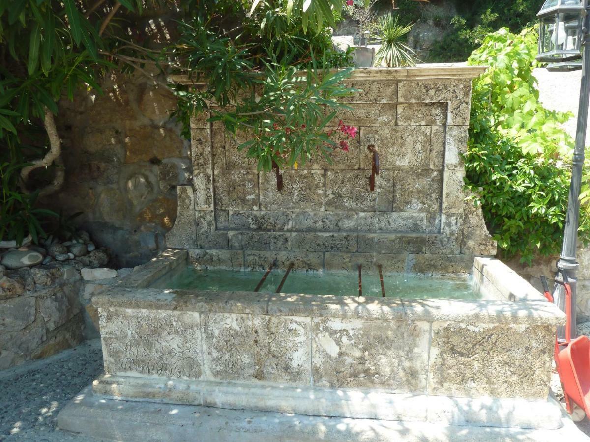 Au Pied Des Baous Panzió Vence Kültér fotó